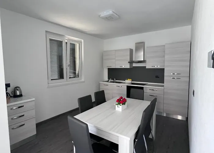 Colombaio Con Idromassaggio A 10 Min Dal Di Holiday home Cresciasca